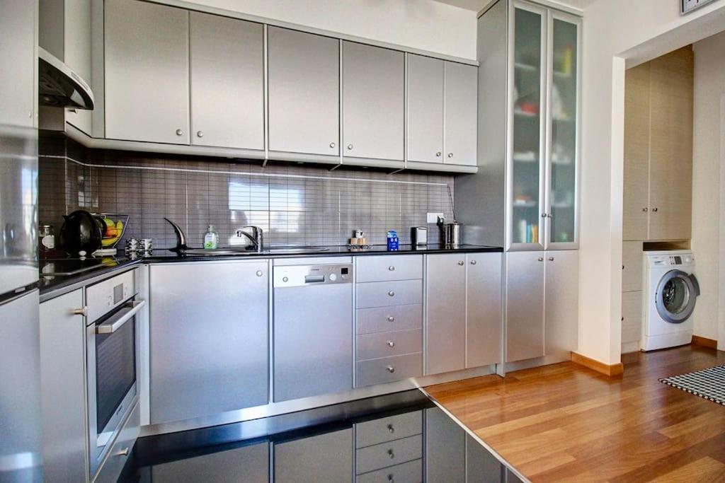 Odyssey Beach Front Apartment Hriszí Aktí Haniá Kültér fotó