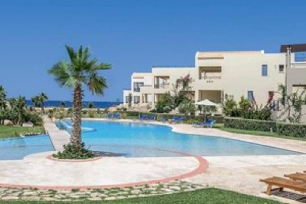 Odyssey Beach Front Apartment Hriszí Aktí Haniá Kültér fotó