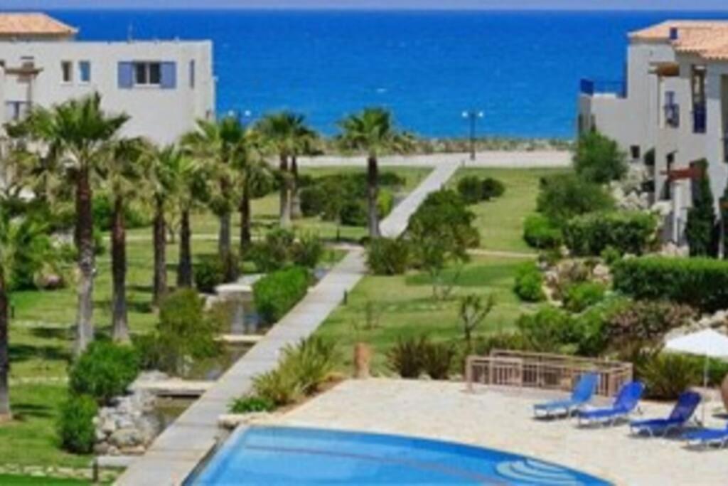 Odyssey Beach Front Apartment Hriszí Aktí Haniá Kültér fotó