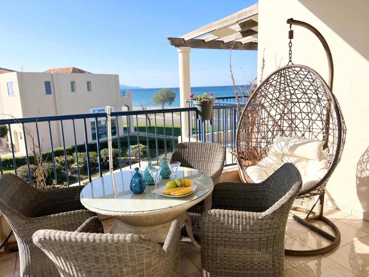 Odyssey Beach Front Apartment Hriszí Aktí Haniá Kültér fotó